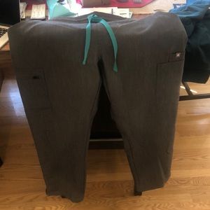 women dig scrub pants, never worn.